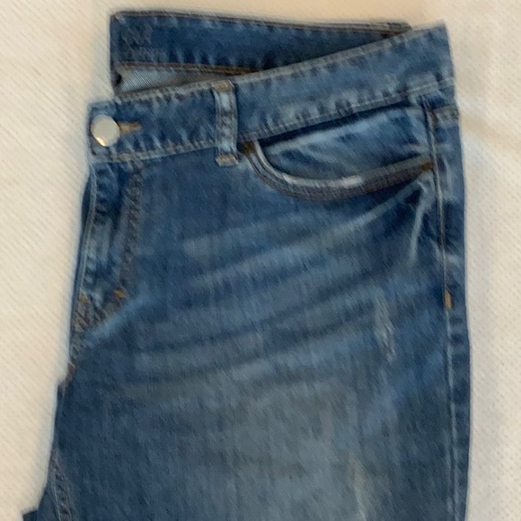 Mid rinse, boot cut jeans with light distressing - Picture 2 of 3